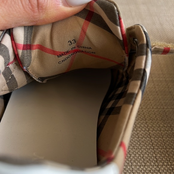 Boys Burberry Velcro Shoes - Picture 7 of 7